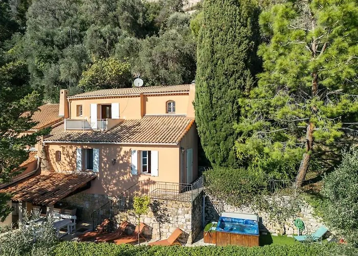 La Avec Vue Panoramique Sur La - Parking Prive - Jacuzzi *
